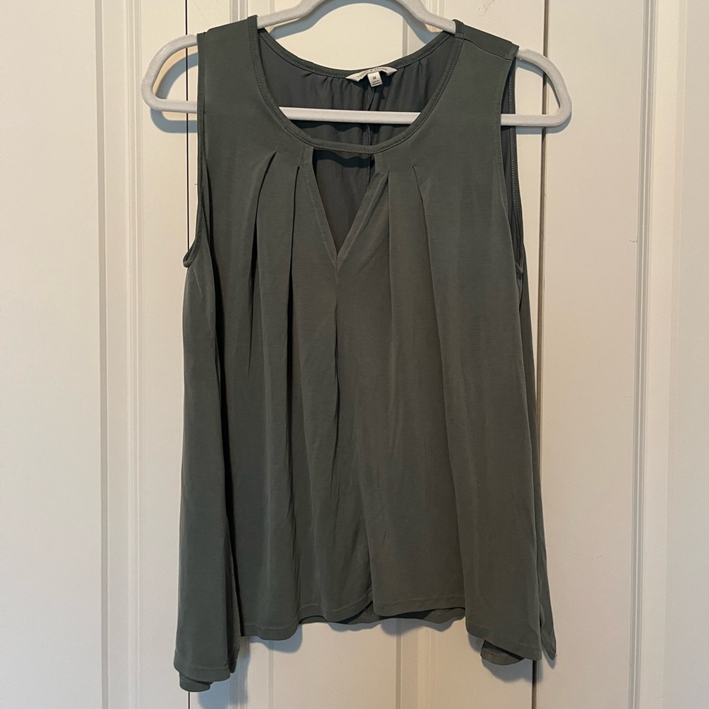 Lucky Brand Keyhole Tank Size M